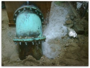 p - foto de ayer en la tarde fuga de agua