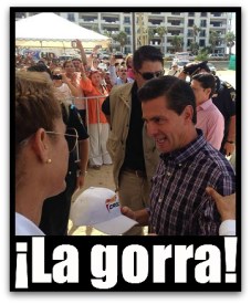 2 - 1 peña nieto recibe gorra de la croc