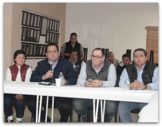 0 a carlos mendoza davis con alcaldesa mulege