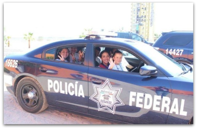 0 a a policia federal con niños crit teleton la paz 3