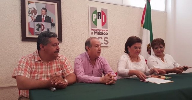 0 a fede esthela en el pri dando ordenes