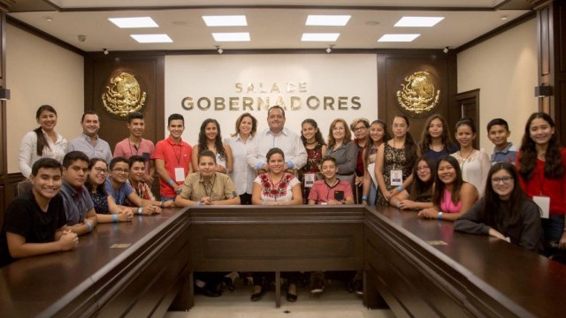 0-a-a-sala-de-gobernadores-carlos-mendoza