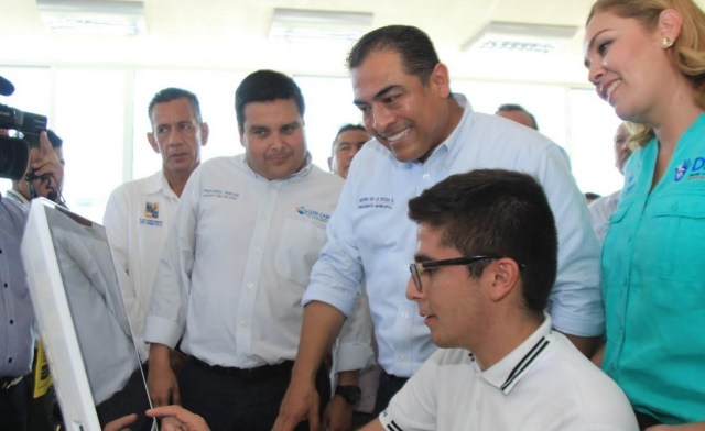 0-alcalde-arturo-centro-de-computo